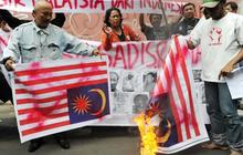 Demo penembakan tiga TKI, bendera Malaysia dibakar