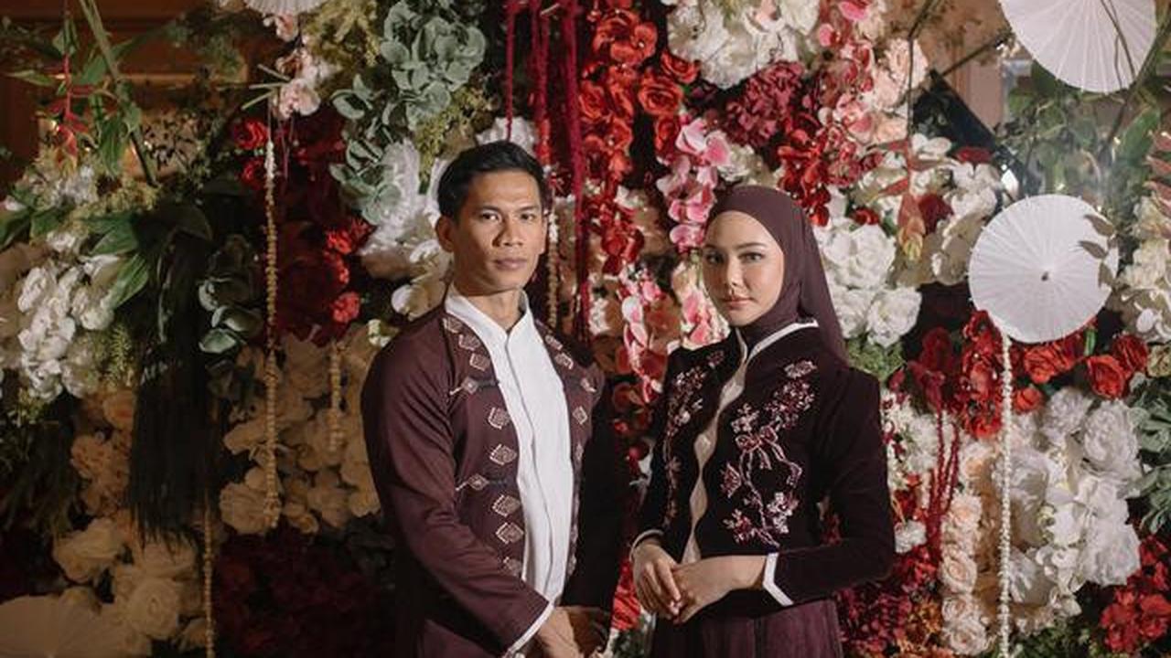 6 Model Dress Dara Arafah saat Lamaran, Anggun dalam Balutan Burgundy Elegan yang Memukau