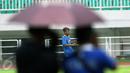 Pewarta mengabadikan pemain tengah Persib, Febri Hariyadi saat mengikuti latihan jelang laga perebutan tempat ketiga Piala Presiden 2017 melawan Semen Padang di Stadion Pakansari, Kab Bogor, Jumat (10/3). (Liputan6.com/Helmi Fithriansyah)