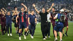 Tampil gemilang, Les Parisiens sukses menghancurkan Inter Milan dengan skor telak 5-0. (INA FASSBENDER/AFP)