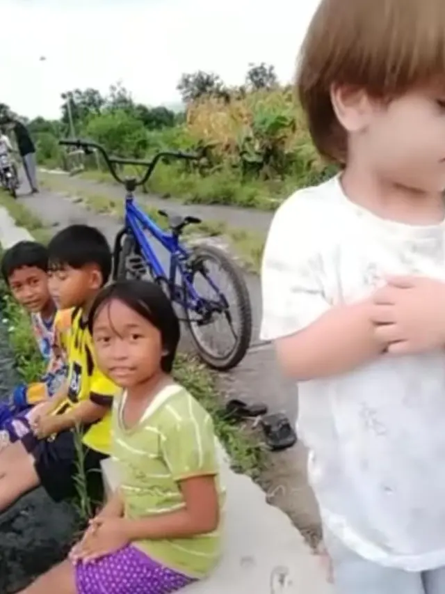 Potret Anak Celine Evangelista yang main bareng anak seumuran di Klaten, Jawa Tengah