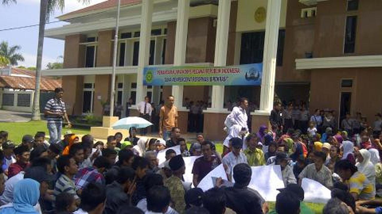 Terdakwa pemotong bambu keberatan didakwa pasal berlapis