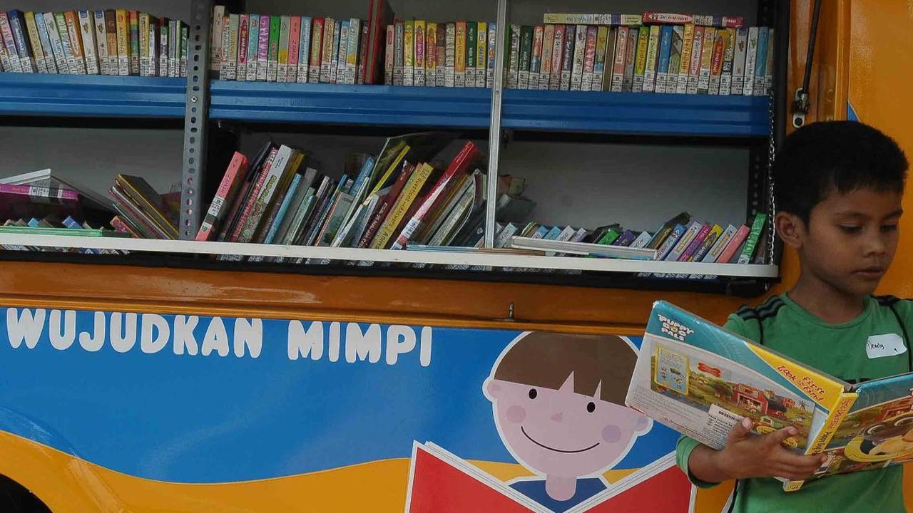 Kehadiran perpustakaan keliling milik Pemprov DKI Jakarta ini juga memiliki tujuan untuk meningkatkan wawasan dan pengetahuan anak-anak sejak dini.