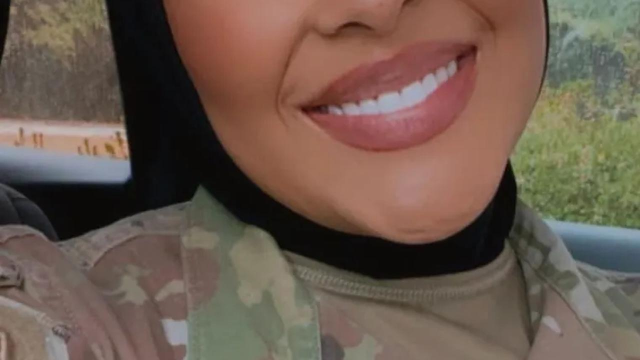 "I made history as the first African American Hijabi (Muslim) to graduate airborne school 🪂 I met such amazing troopers & cannot wait to get that," tulisnya dalam akun media sosial pribadinya @savannahspencer.