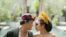 Foto prewedding Mahalini Raharja dan Rizky Febian mengusung konsep adat Bali. [@mahaliniraharja]