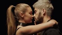 Zayn Malik menggebrak dengan single debut solonya Pillowtalk yang penuh adegan ciuman bersama Gigi Hadid, kekasih barunya.