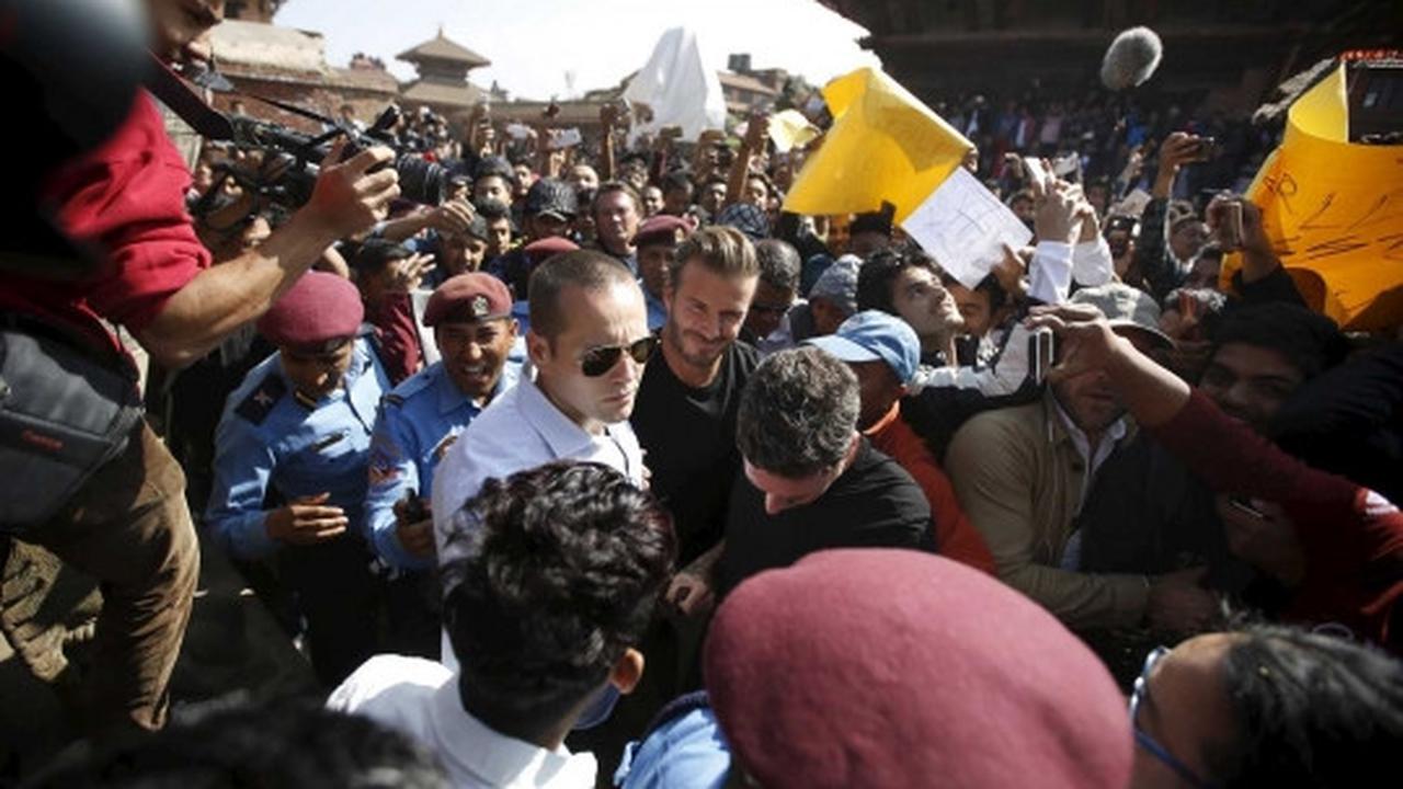 Keceriaan David Beckham main bola dengan anak-anak di Nepal
