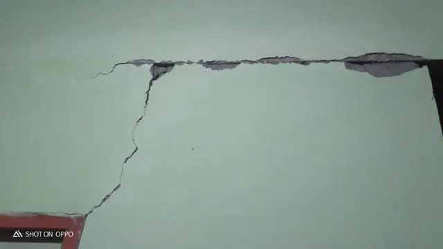 Dinding Rumah Warga Mengalami Retakan Akibat Guncangan Gempa