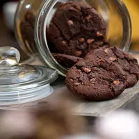 Ilustrasi kue kacang coklat./Copyright shutterstock.com/id/g/ViktorKeryPhotos
