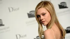 Nicola Peltz berpose saat menghadiri Guggenheim International Gala Pre-Party made possible by Dior di New York, USA, (25/11/2015). Nicola Peltz merupakan artis asal amerika berumur 21 tahun. (AFP PHOTO/Dimitrios Kambouris)