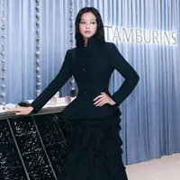 Kehadiran Jennie kali ini juga menarik perhatian publik karena sebelumnya ia sempat diisukan putus kontrak dengan Tamburins. [@tamburinsofficial].