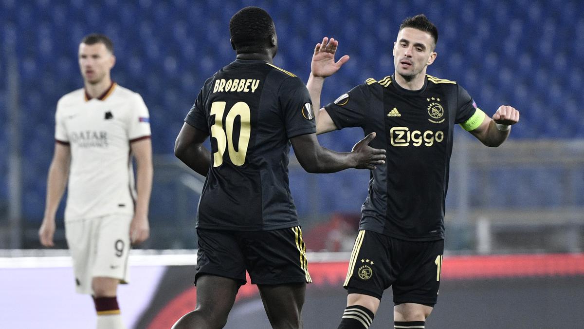 Ajax Amsterdam Krisis Keuangan, Manchester United dan Arsenal Mengintai