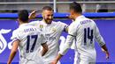 Striker Real Madrid, Karim Benzema, melakukan selebrasi usai menjebol gawang Eibar di Stadion Ipurua, Sabtu, (4/3/2017). Karim Benzema resmi memperpanjang masa bakti bersama Los Blancos hingga Juni 2021. (AFP/Ander Gillenea)