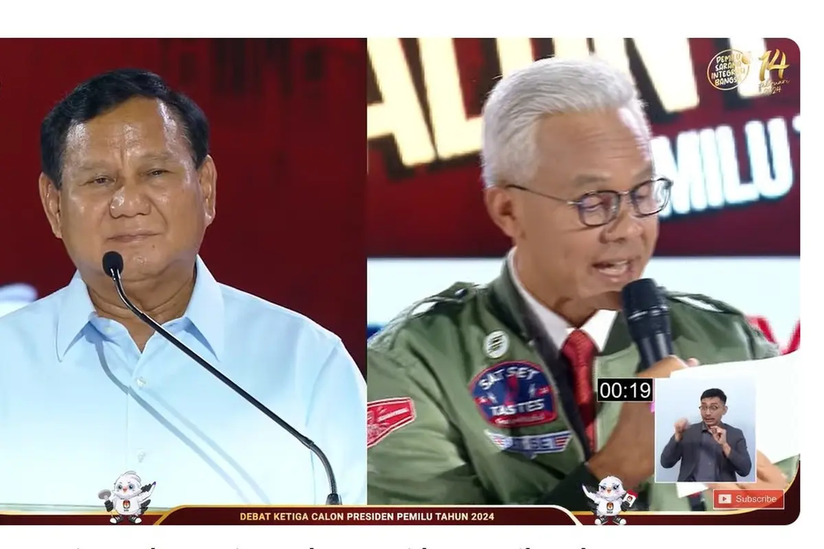 Calon presiden nomor urut 3 Ganjar Pranowo dan capres nomor urut 2 Prabowo Subianto saat debat capres ketiga yang digelar KPU pada Minggu (7/1/2024) di Istora, Senayan, Jakarta.