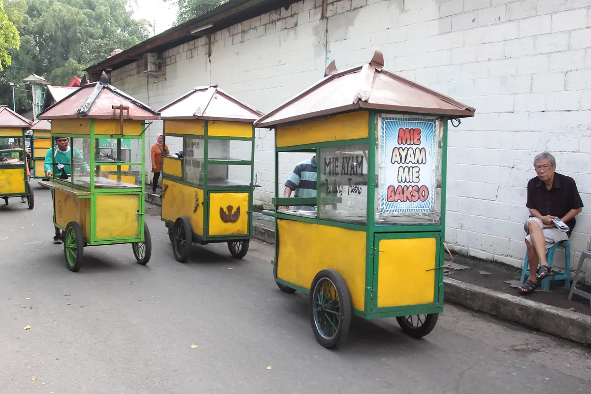 Adab Solo Saat Merelokasi PKL