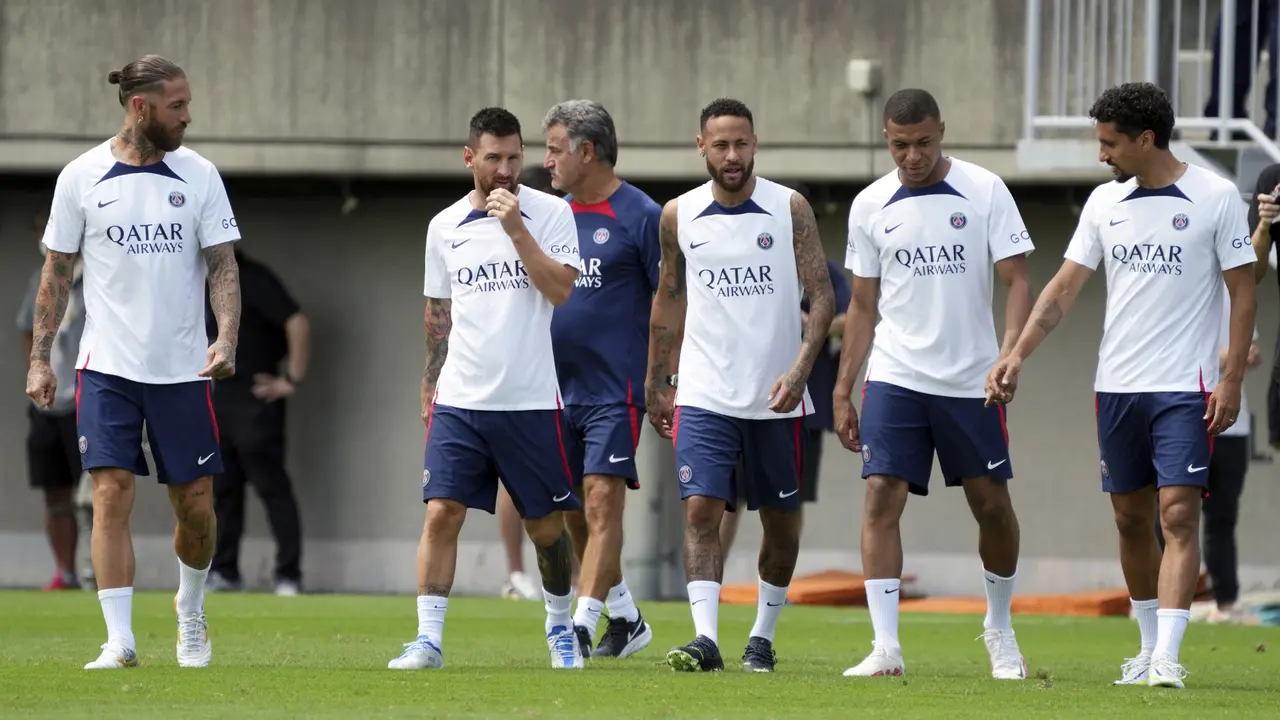 FOTO: Aksi Neymar hingga Messi Latih Anak-Anak Jepang Bermain Bola