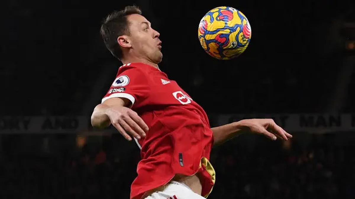 Mantan Pemain MU Kena Sanksi 4 Pertandingan karena Menolak Kampanye LGBT di Liga Prancis