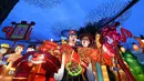 Patung-patung lentera ditampilkan selama pratinjau media untuk Mid-Autumn Festival di Gardens by the Bay, Singapura, Selasa (27/8/2019). Festival ini sebagai penanda berakhirnya panen musim gugur atau Mid-Autumn sekaligus merupakan momen untuk memanjatkan syukur kepada dewa-dewi. (Roslan RAHMAN/AFP)