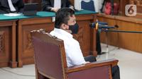 Terdakwa kasus pembunuhan berencana terhadap Brigadir Nopriansyah Yosua Hutabarat atau Brigadir J, Ferdy Sambo menjalani sidang pembacaan putusan sela majelis hakim di Pengadilan Negeri Jakarta Selatan, Jakarta, Rabu (26/10/2022). Majelis Hakim Pengadilan Negeri Jakarta Selatan resmi menolak nota keberatan atau eksepsi terdakwa Ferdy Sambo terkait kasus dugaan pembunuhan berencana Brigadir J. (Liputan6.com/Faizal Fanani)