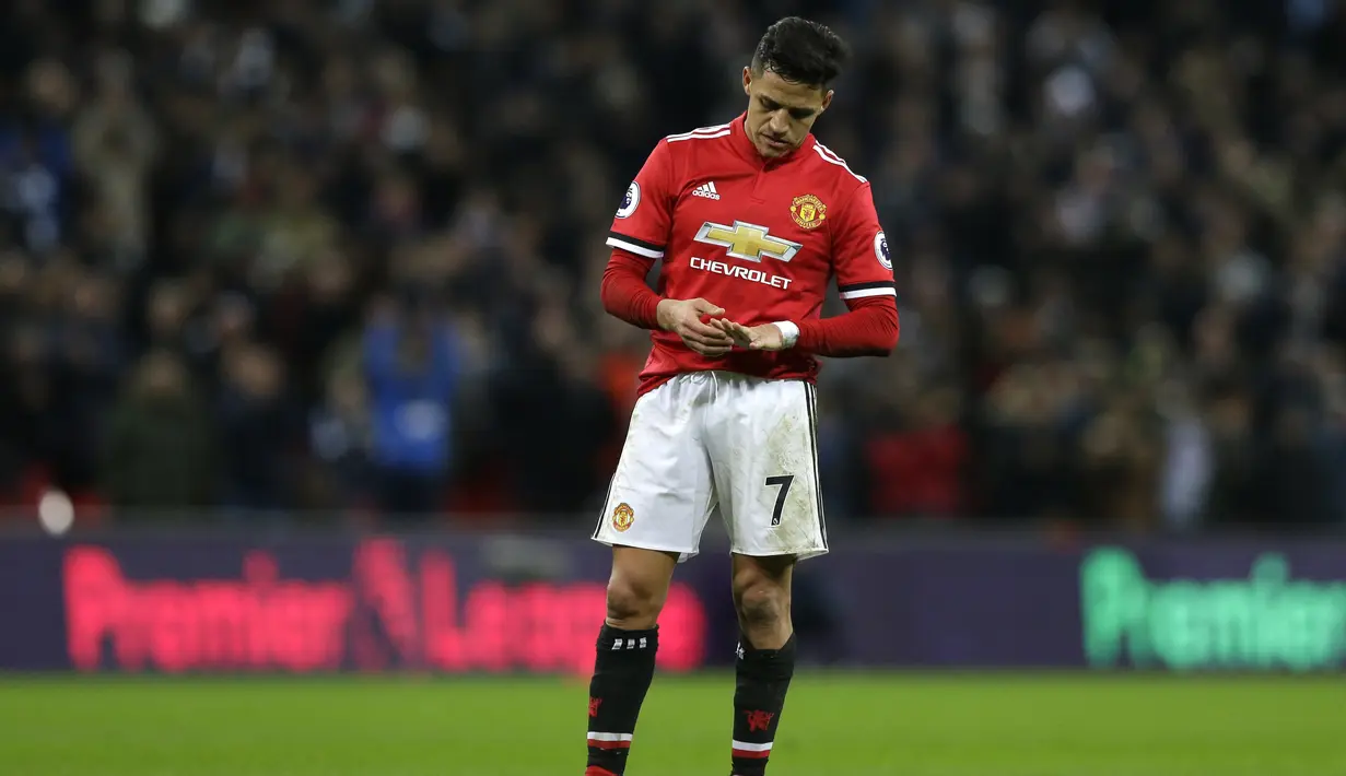 Alexis Sanchez pun telah dijatuhi hukuman 16 bulan penjara oleh pengadilan Spanyol. Tapi dengan syarat jika melunasi semua hutang dan kewajibannya tersebut maka Sanchez tidak akan menjalani hukuman tersebut. (AP/Alastair Grant)