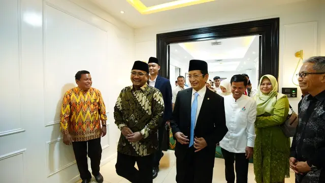 Menteri Agama (Menag) Periode 2020-2024, Yaqut Cholil Qoumas resmi menyerahkan jabatannya kepada Menag periode 2024-2029, Nasaruddin Umar, Senin (21/10/2024).