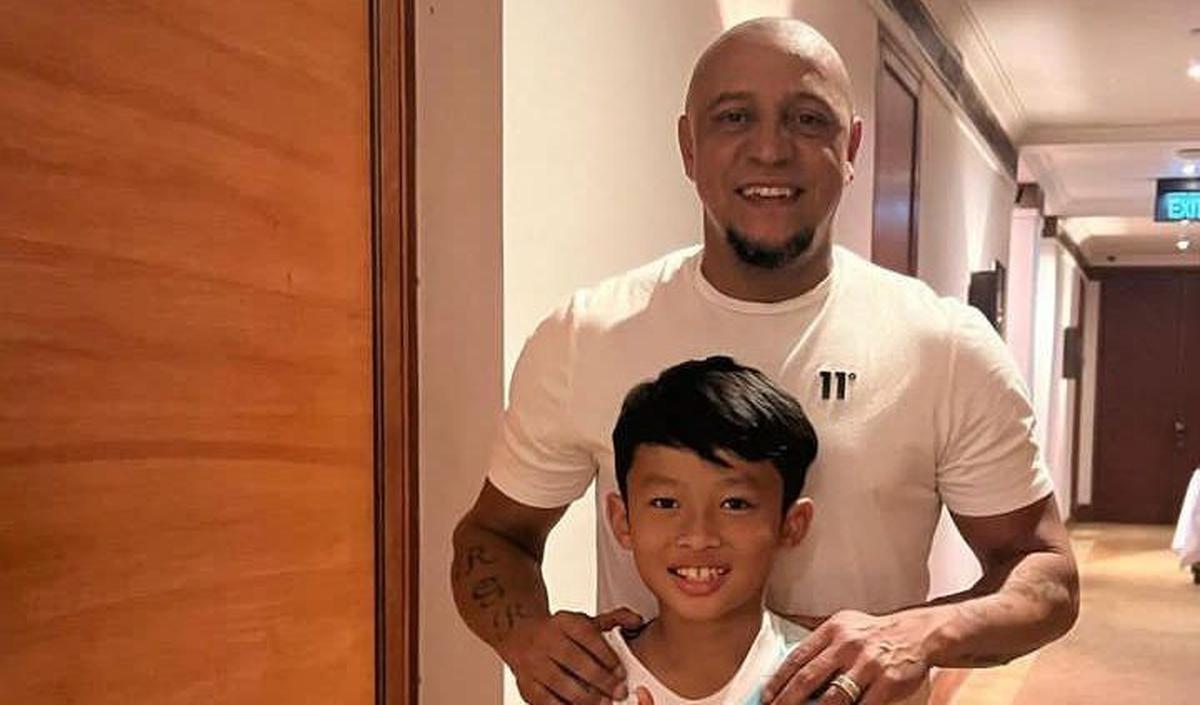Miro mengidolakan Roberto Carlos, pemain sepak bola asal Brasil.