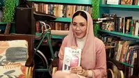 Rieke Diah Pitaloka Rangkum Perjalanan Spiritualnya Lewat Antologi Puisi Dua Bahasa Ruang Doa