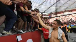 Florian Wirtz. Gelandang serang Leverkusen berusia 18 tahun ini mencetak gol tunggal kemenangan 1-0 atas Mainz. Gol tersebut adalah gol ke-10 nya bersama Leverkusen sejak 2019/2020 dan mematahkan rekor Lukas Podolski sebagai pemain termuda dengan koleksi 10 gol di Bundesliga. (AFP/Roberto Pfeil)