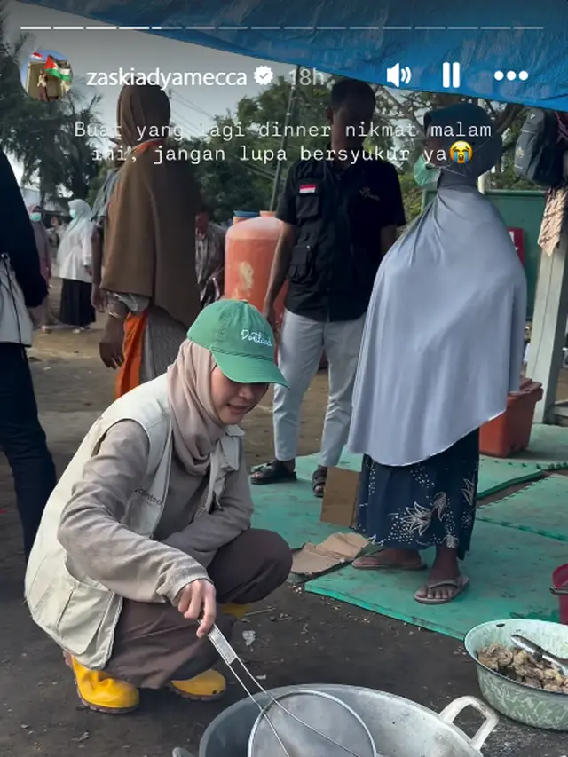 Potret Zaskia Mecca Dirikan Dapur Umum untuk Korban Banjir