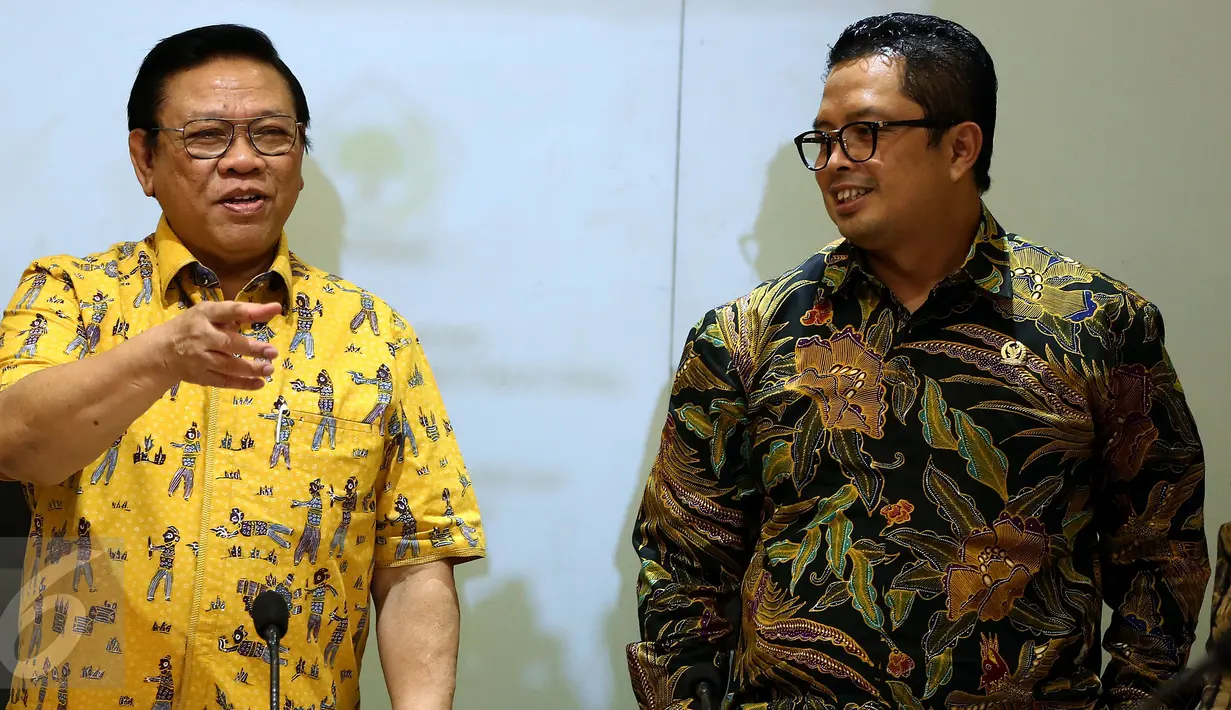Agung Laksono dan Mahyudin saat rapat pleno di Jakarta, Selasa (14/3). Partai Golkar sendiri berniat mengambil langkah hukum karena partai berlambang beringin ini disebut 'kecipratan' duit korupsi e-KTP. (Liputan6.com/Johan Tallo)