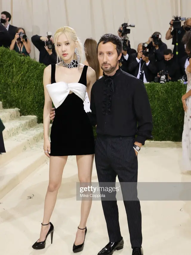 Penampilan 10 Selebriti Dunia di Met Gala 2021, Tampil Memukau