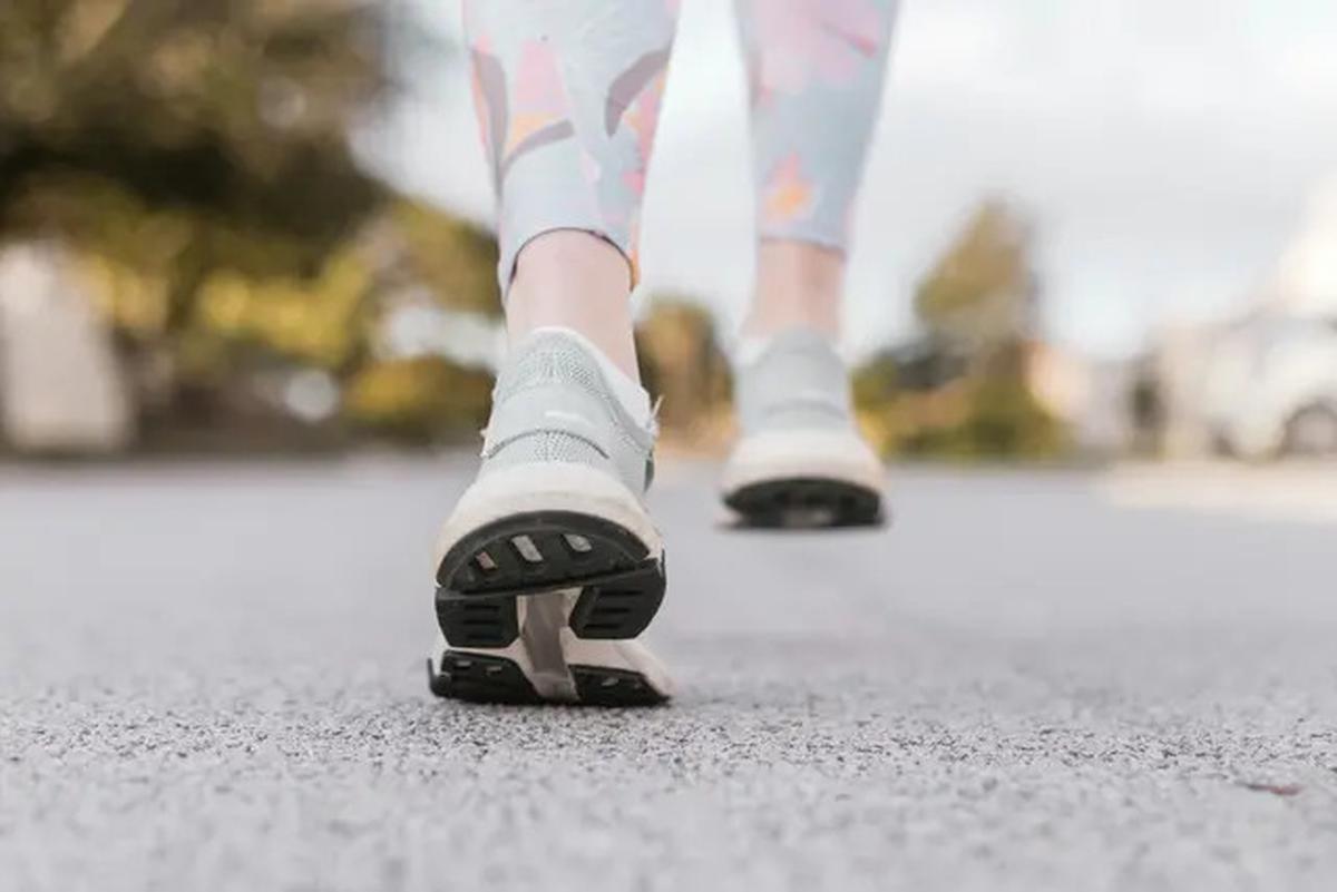 Mulai Jalan Kaki 7.000 Langkah Sehari, Efeknya Nggak Main-main untuk Kesehatan