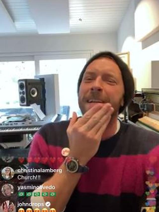 Chris Martin (YouTube/ Christina L)