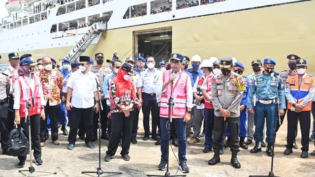 Menteri Perhubungan Budi Karya Sumadi meninjau Pelabuhan Panjang, Lampung pada Sabtu (7/5/2022) dalam rangka mengecek kesiapan arus balik. (Dok Kemenhub)