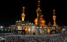 FOTO: Membeludak, Ribuan Jemaah Padati Masjid di Baghdad untuk Berburu Lailatul Qadar