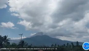 Gunung Lewotobi Laki-laki Berstatus Awas