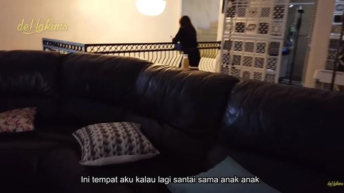 7 Potret Penampakan Isi Rumah Iis Dahlia, Kamar Devano Curi Perhatian (sumber: YouTube deHakims)