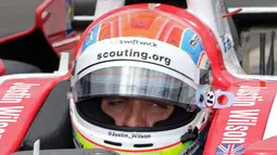 Pembalap IndyCar asal Inggris Justin Wilson meninggal dunia pada Senin (24/8/2015) waktu setempat. Mantan pembalap F1 itu sempat koma setelah menderita cedera kepala serius saat kompetisi IndyCar di Pennsylvania. Foto diambil pada 15 May 2015. (Reuters)