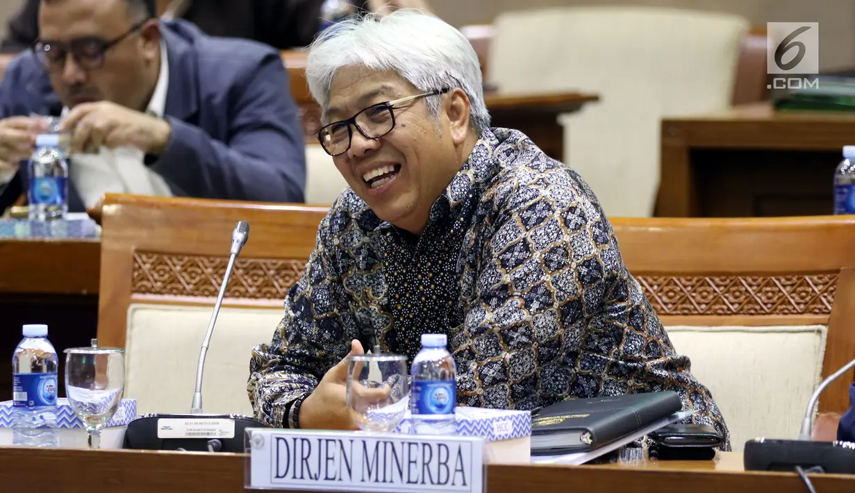Dirjen Minerba Kementerian ESDM Bambang Gatot Ariyono saat mengikuti rapat dengar pendapat dengan Panja Limbah dan Lingkungan Komisi VII di Nusantara I, Kompleks Parlemen MPR/DPR-DPD, Senayan, Jakarta, Rabu (6/3). (Liputan6.com/Johan Tallo)
