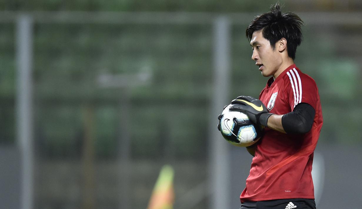 Pemain J.League pertama yang dipanggil Moriyasu adalah penjaga gawang Keisuke Osako (24 tahun) asal Sanfrecce Hiroshima. Ia sudah punya empat caps bersama Samurai Biru, meski kemungkinan besar masih akan jadi pelapis Daniel Schmidt dan Kosuke Nakamura di bawah mistar gawang Jepang. (AFP/Douglas Magno)