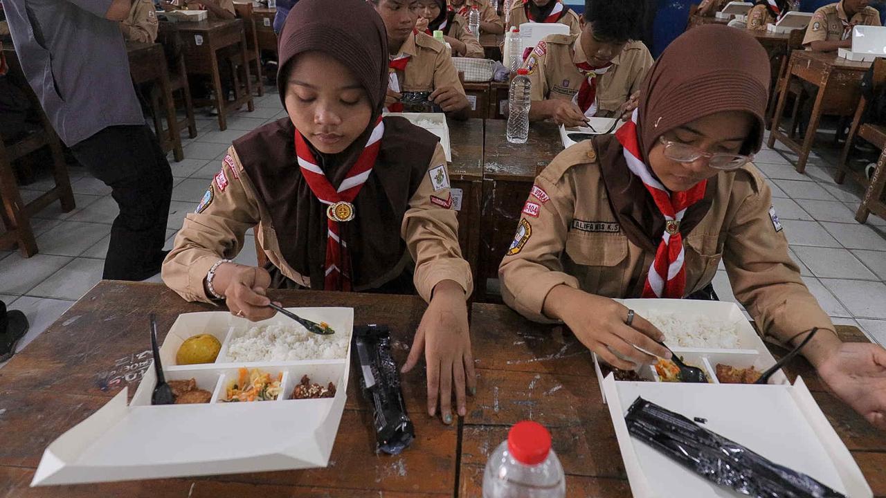 Wapres Gibran Tinjau Uji Coba Makan Bergizi di Jakarta
