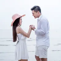 ilustrasi couple/RACHAN BURAPAPATH/Shutterstock