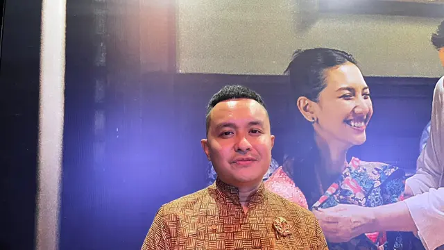 Penata busana Hagai Pakan saat Menghadiri Premier Film Pendek Jalan Pulang di Jakarta