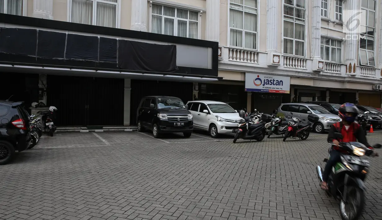 Suasana markas besar DPP Hizbut Tahrir Indonesia (HTI) di Jakarta, Kamis (20/7). Kementerian Hukum dan HAM (Kemenkum HAM) secara resmi telah mencabut status badan hukum organisasi kemasyarakatan HTI.(Liputan6.com/Faizal Fanani) 