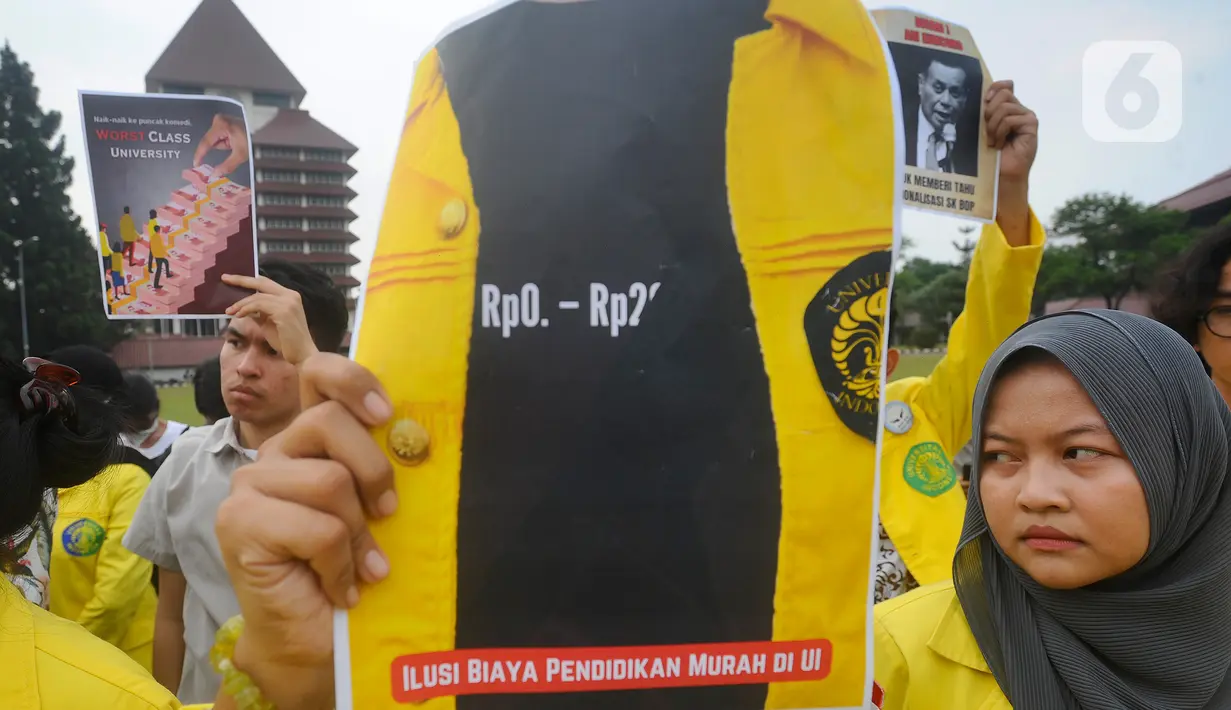 Mahasiswa baru (maba) mengajukan keberatan kepada pihak kampus atas penetapan uang kuliah tunggal (UKT) mereka. (merdeka.com/Arie Basuki)