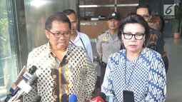 Menkominfo Rudiantara dan Basaria Panjaitan memberikan keterangan pers saat berada di KPK, Jakarta, Kamis (8/6). Kedatangan Rudiantara untuk melakukan koordinasi terkait sosialisasi program anti korupsi kepada masyarakat. (Liputan6.com/Helmi Afandi)