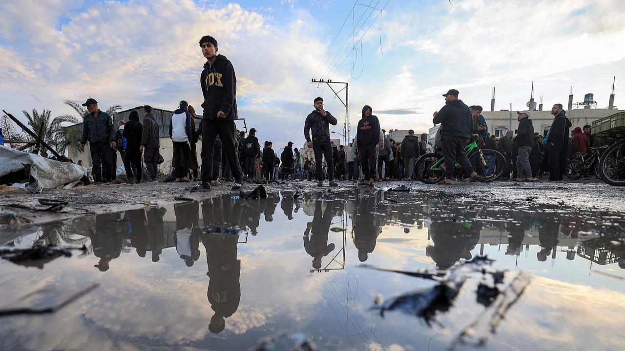 FOTO: Detik Detik Serangan Udara Hantam Kamp Pengungsi di Gaza Tengah