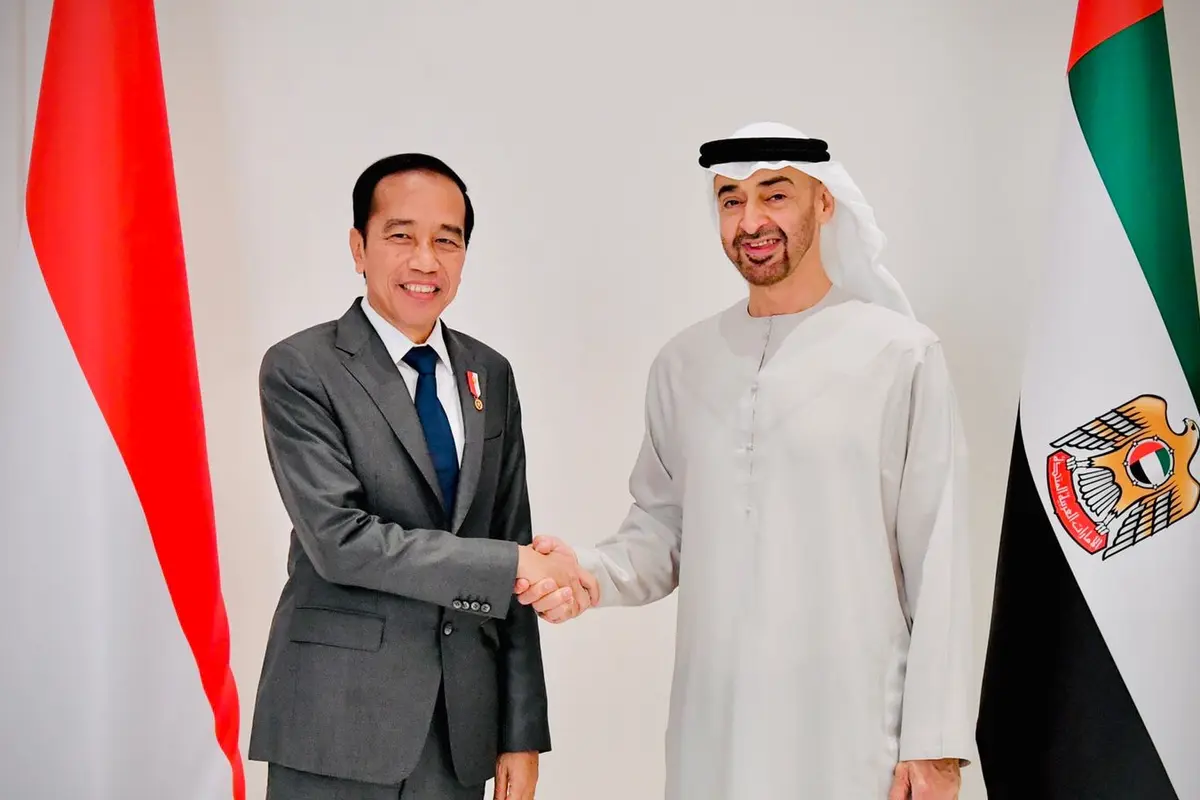 Presiden Jokowi bertemu dengan Presiden Uni Emirat Arab (UEA) Sheikh Mohamed bin Zayed bin Sultan Al Nahyan atau MBZ di Istana Al Shatie, Abu Dhabi, Jumat (1/7/2022). (Foto: Sekretariat Presiden)