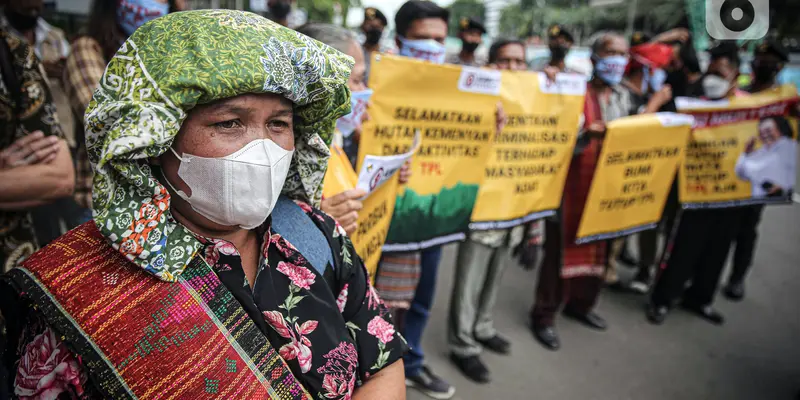 FOTO: Masyarakat Adat Tono Batak Geruduk Kantor Menteri Luhut