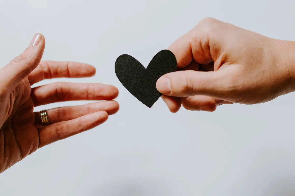 tangan pasangan cinta